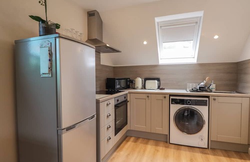 Scaniport Cabaña | PURLIE LODGE APARTMENT, romantic, with a garden in Inverness