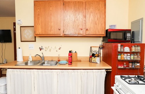 Burks Fork Cabaña | New! Joy Cottage - the perfect place for romance, by Buffalo Mtn Getaway