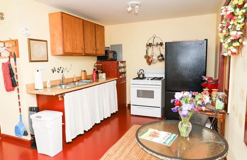 Burks Fork Cabaña | New! Joy Cottage - the perfect place for romance, by Buffalo Mtn Getaway
