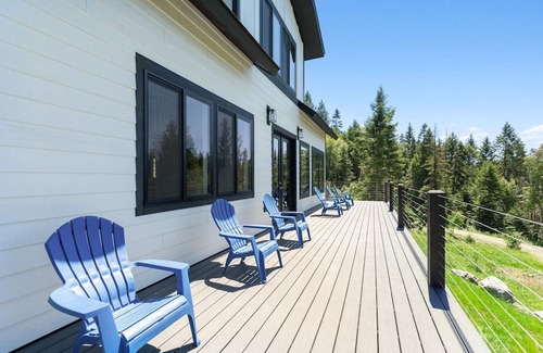 Kalispell Casa | Summer Availability! Gorgeous home on 5+ acres with amazing views, private hot tub!