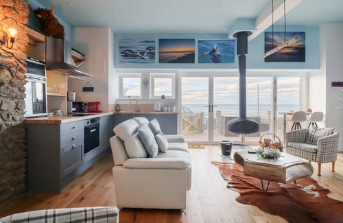 Fairbourne Casa | A peaceful picturesque landscape from a stunning stone built exterior.