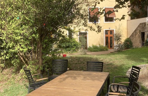Fontaines-sur-Saone Apartamento | Appartement Familial à Fontaines Saint-martin, le Calme à Proximité de la Ville