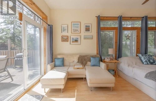 Bluewater Cabaña | Barbara Street Lake Escape - Lake Huron Cottage - Sleeps 6