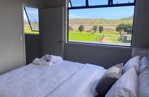 Waitomo District Casa | Mee ‘N G’s Boat Shed Marokopa’s finest luxury stay!