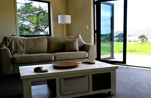 Waitomo District Casa | Mee ‘N G’s Boat Shed Marokopa’s finest luxury stay!