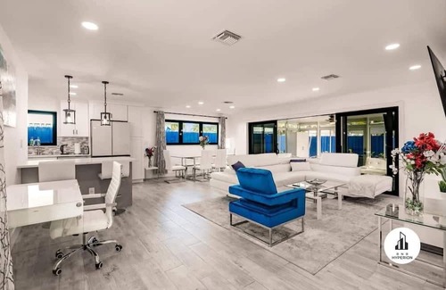 Downtown Fort Lauderdale Casa | Events Welcome - 3B Home w Pool & BBQ - Carport