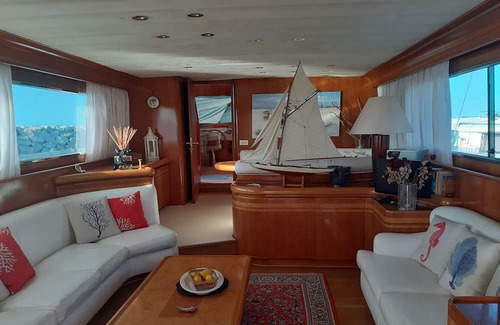 Portisco Alquiler De Eote | Boat 'Felicita' with Sea View, Wi-Fi and Air Conditioning