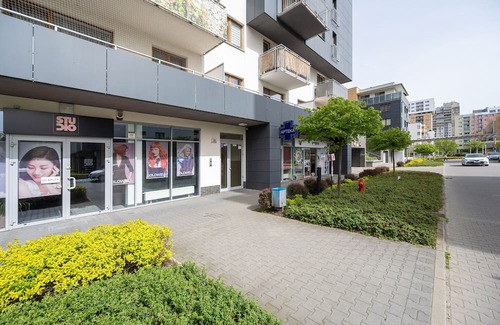Fabryczna Apartamento | Bright Apartment With Balcony by Renters