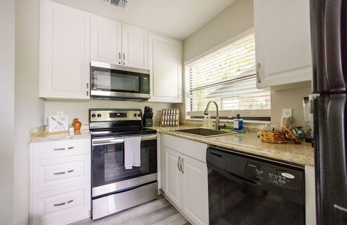 Gainesville Apartamento | Gainesville Gem: 2/2 Near Shops & Restaurants