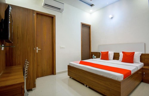 Ludhiana Hotel | OYO Akash Residency