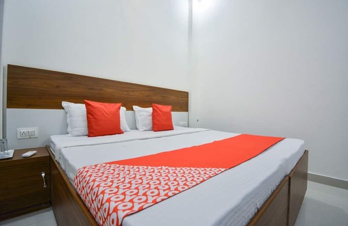 Ludhiana Hotel | OYO Akash Residency