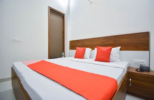 Ludhiana Hotel | OYO Akash Residency