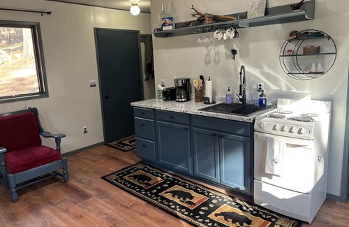 Weed Casa | Cozy one bedroom home in the woods 5 miles from the town of Mount Shasta.