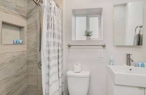 Coronado Casa | 2BR Desert Retreat Central Phoenix Monthly Rental