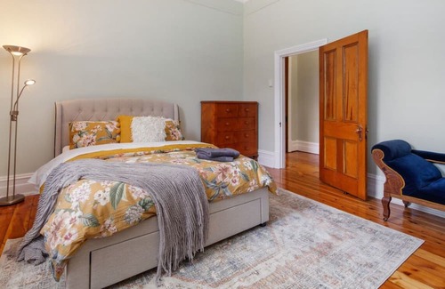 Woodville Park Casa | Stanley Stay - Central Location, 3 bdrm, WiFi, pizza oven, fully enclosed yard