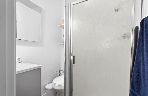 North Berkeley Casa | Room in Berkeley Bliss w/ Modern Comforts
