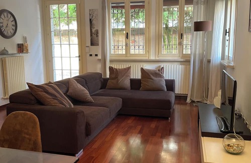 Ferrara Apartamento | Elegant flat 5 min from the centre of Ferrara, with private garden and parking.