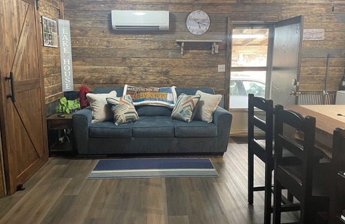 Tie Plant Cabina | Camp House Retreat is located at Grenada Lake, world famous Crappie fishing lake