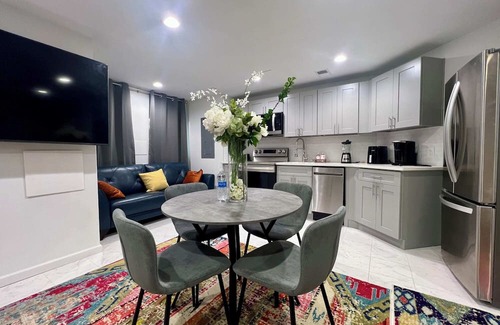 Cardozo Apartamento | 99 Walk score! 2BR Flat-Walk 2 Minutes to U ST Metro