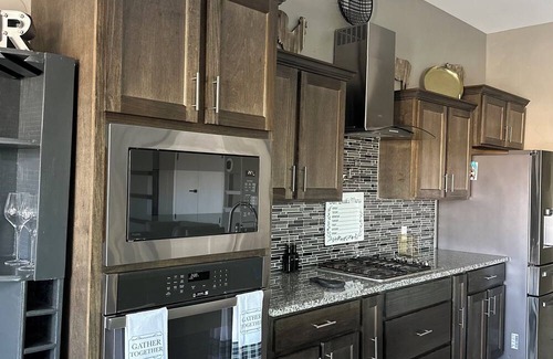 Biggs Field Casa | 6 Bedroom Desert Gateway House w/heated swimming pool