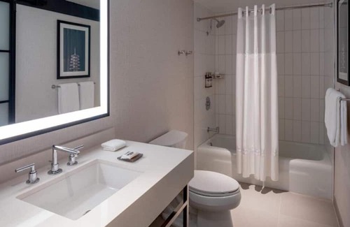 Financial District Apartamento | Queen Room Near CenturyLink SAN