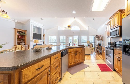 Meridian Casa | Deepwater Dock, Kayaks, Marsh Views, Sleeps 10!