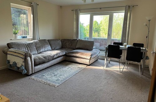 Cambourne Apartamento | 2 Bed Apartment - short and long term stay Balcony & Lakeview