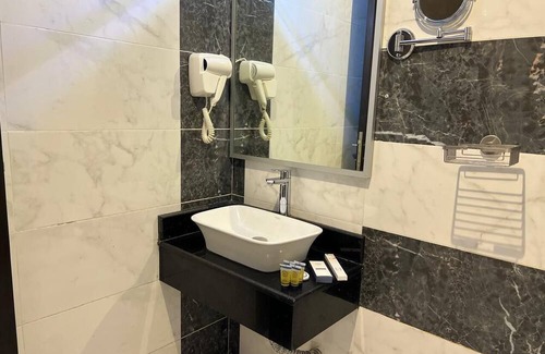 Al Bawadi Hotel | Lamar Al-Bowady Hotel