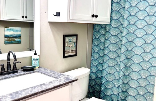 Milton Casa | Sunflower Suite Guesthouse w/Private Patio Hangout