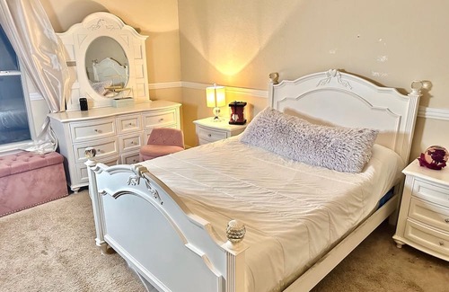 Manor Casa | Beautiful spacious house with pool and large backyard, North Austin