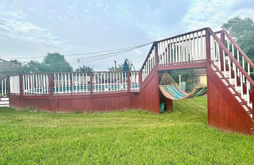Manor Casa | Beautiful spacious house with pool and large backyard, North Austin