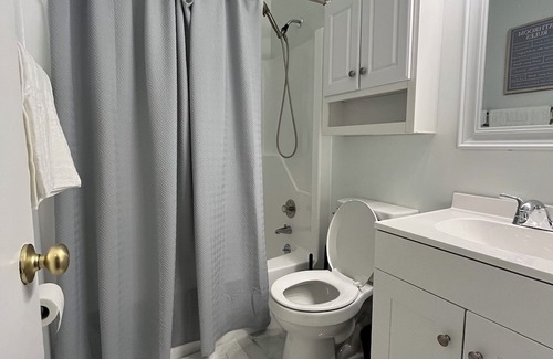 Oxon Hill Casa | Amazing 5BD Theater room, Game Lounge, Yoga & more—National Harbor/DC