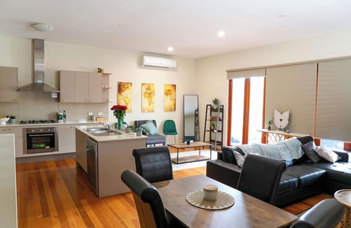 Stafford Casa | Large double story, close to Brisbane CBD in a gorgeous leafy inner north suburb