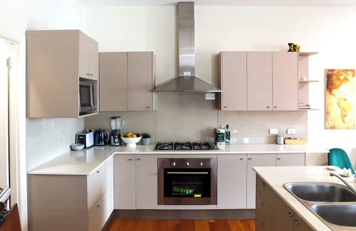 Stafford Casa | Large double story, close to Brisbane CBD in a gorgeous leafy inner north suburb