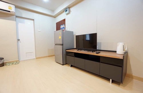 Samran Rat Apartamento | Best & Cheap private room near Khaosan/Chinatown 5 mins to MRT Samyot (409)