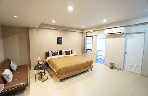 Samran Rat Apartamento | Best & Cheap private room near Khaosan/Chinatown 5 mins to MRT Samyot (409)