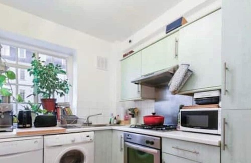 Streatham Hill Casa | Gorgeous 2 bed in Art Deco Mansion Block