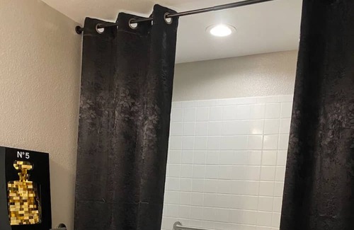 North Brookhaven Apartamento | "Cozy Accessible 1 Bedroom Retreat with Patio in Brookhaven"