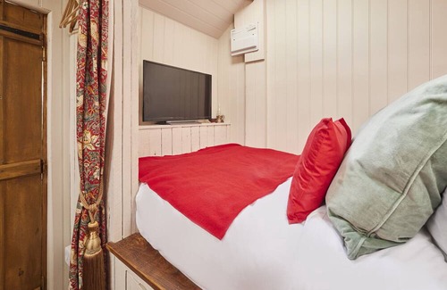 Llangadog Casa | Host & Stay | Y Golchdy