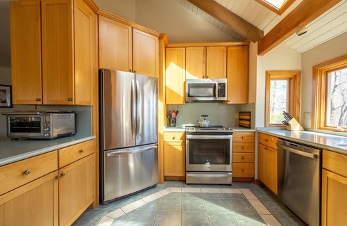 Selby-on-the-Bay Cabaña | Waterfront nature retreat, contemporary home w/ pier by Annapolis. Pet Friendly!