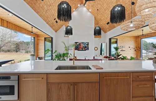 Eatonton Casa | Elegant Lakefront Home with Pool & Hot Tub