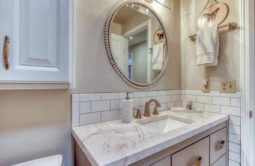 Monmouth Casa | Orchard Oasis - Family Getaway, Pet Friendly, Hot Tub, Near WOU