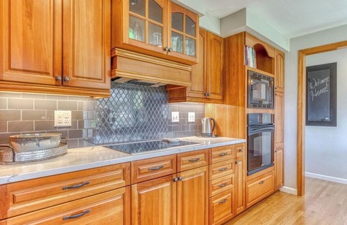 Monmouth Casa | Orchard Oasis - Family Getaway, Pet Friendly, Hot Tub, Near WOU