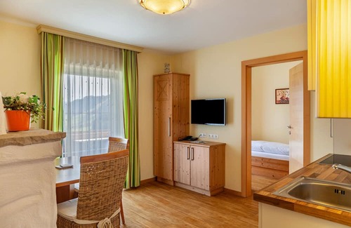 Oberau Apartamento | Apartment 'Landhaus Sonnenzauber Zauberwinkel1' with Mountain View, Balcony and Wi-Fi