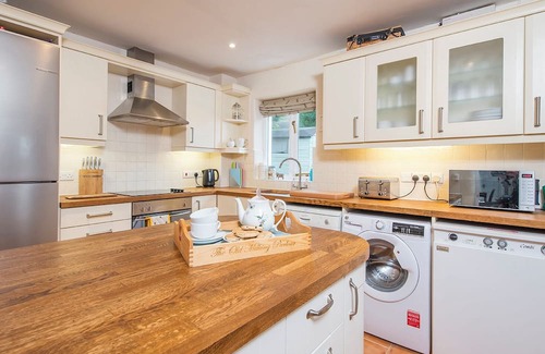Treffgarne Casa | The Old Milking Parlour, Holiday Property Treffgarne, Sleeps 6, 3 bedrooms, bathrooms