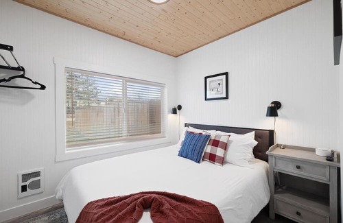 Ponderay Casa | HOT TUB | Your Basecamp for Exploring North Idaho