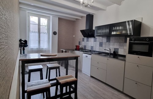 Gauriaguet Casa | Holiday Home 'Gîte Le Bijou' with Shared Pool, Wi-Fi and Air Conditioning