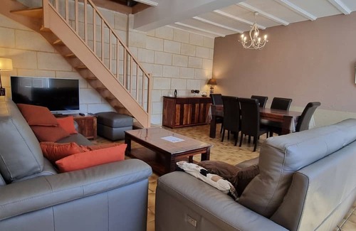 Gauriaguet Casa | Holiday Home 'Gîte Le Bijou' with Shared Pool, Wi-Fi and Air Conditioning