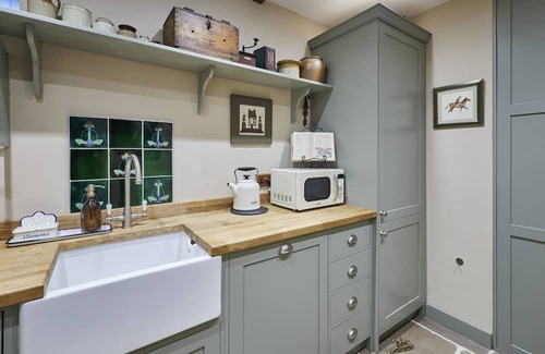 Llangadog Casa | Host & Stay | Gablebach
