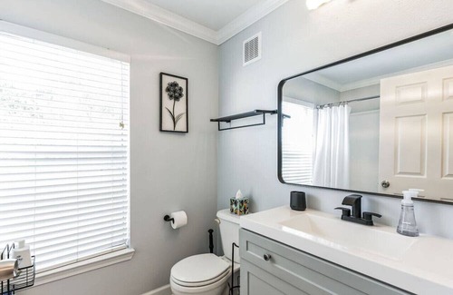 New Tampa Apartamento | Paradise Palms-Cali King Beds-EV ChargersAvailable